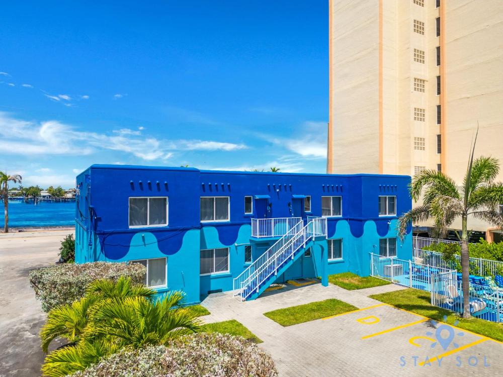 Free Parking, Bay View, Pool, Step To Beach